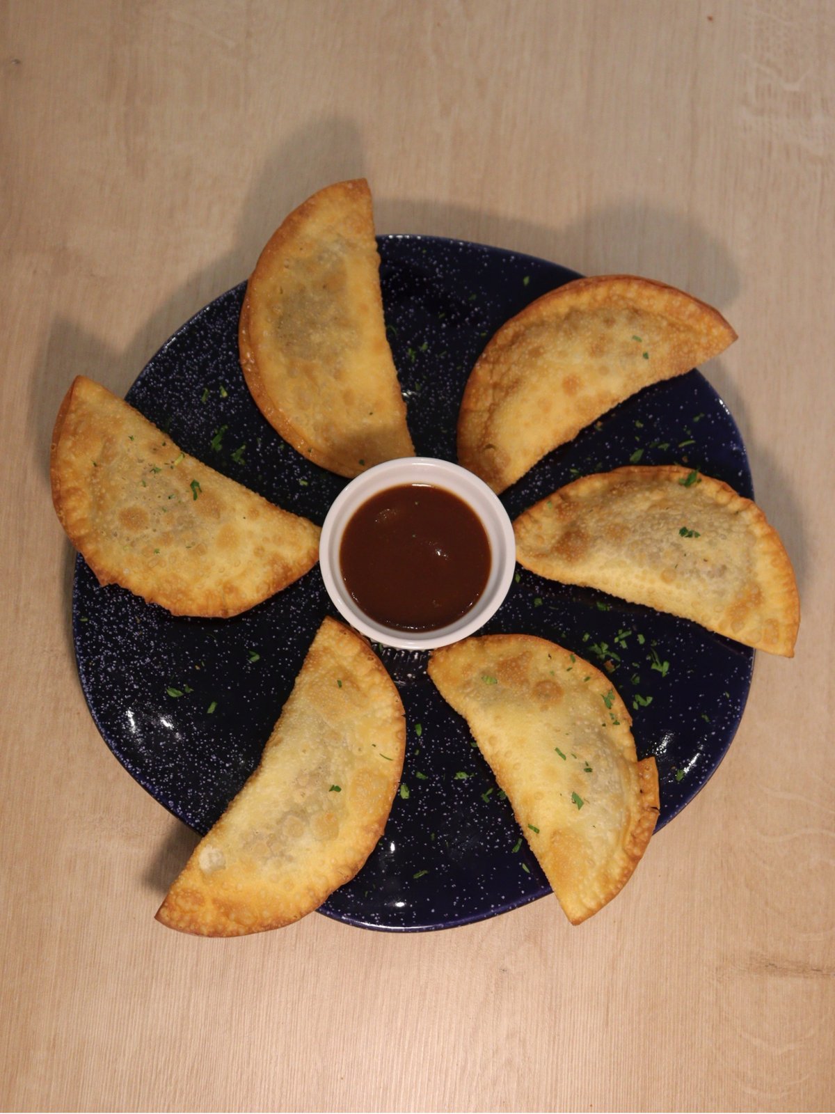 Pastel de alho poró e queijo minas