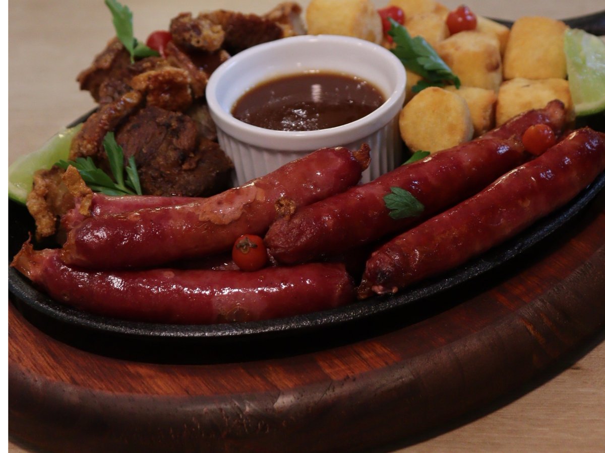 Linguiça de costela, torresmo e mandioquinha