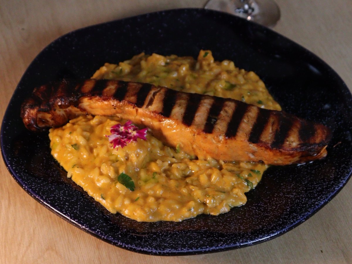Salmão com risoto de camarão